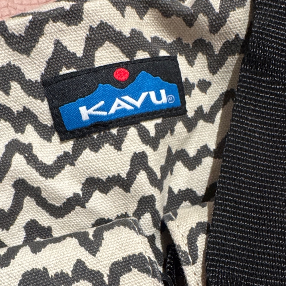 Kavu Women's Tote and Crossbody Set - Black and Cream - Picture 3 of 5
